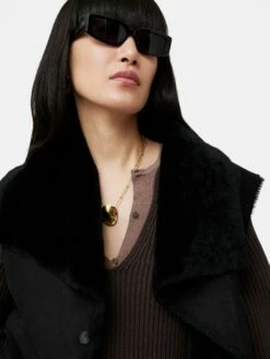 Shearling Gilet | Black 10 Shearling Gilet | Black -Jigsaw Shop J45962 BK000 5