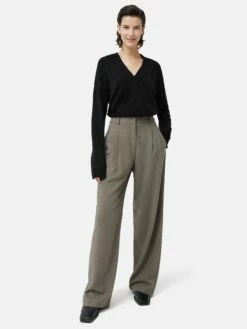 Cloud Cashmere V Neck Jumper | Black 12 Cloud Cashmere V Neck Jumper | Black -Jigsaw Shop J47246 BK000 0