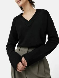 Cloud Cashmere V Neck Jumper | Black 11 Cloud Cashmere V Neck Jumper | Black -Jigsaw Shop J47246 BK000 1