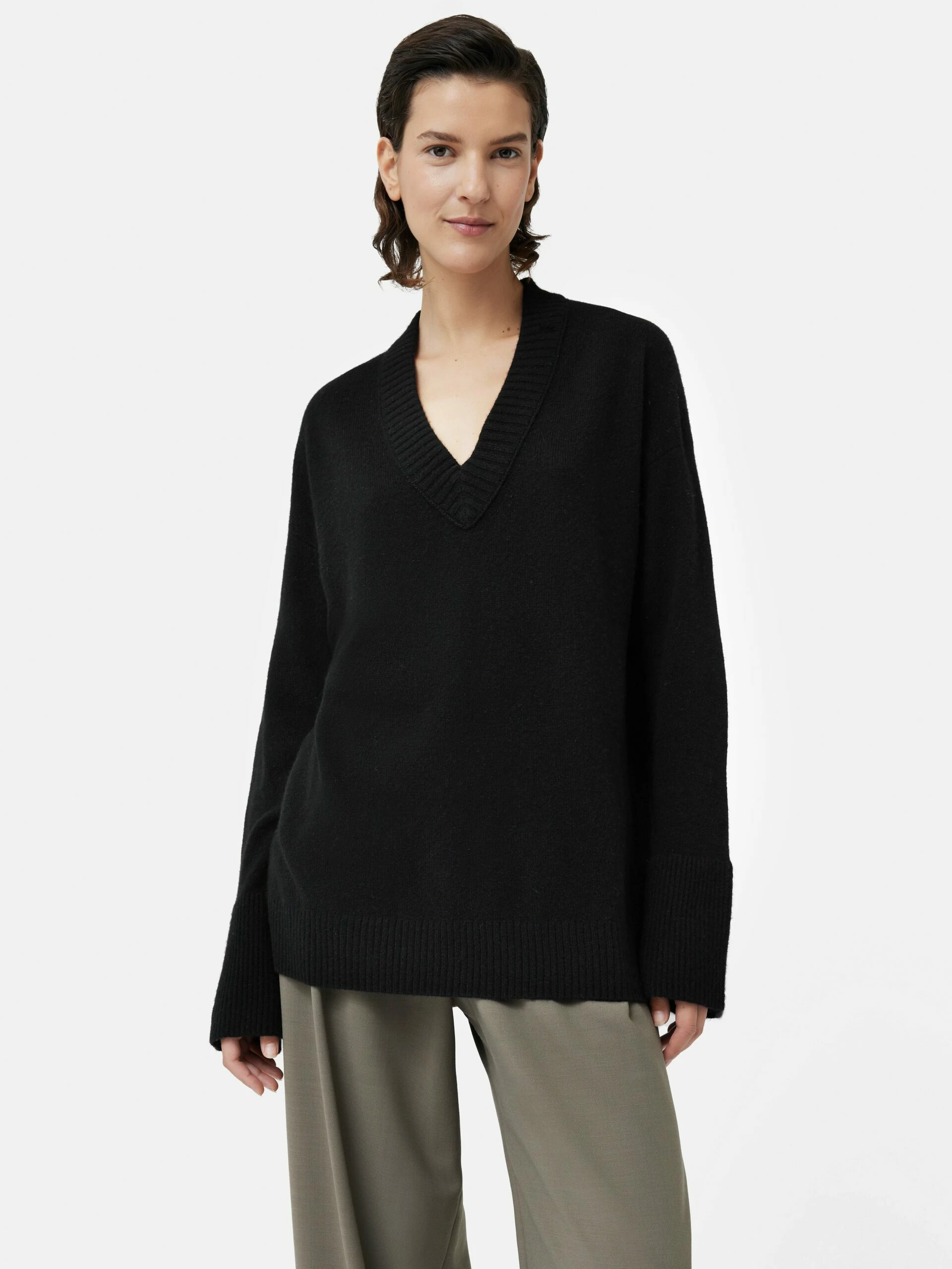 Cloud Cashmere V Neck Jumper | Black 1 Cloud Cashmere V Neck Jumper | Black