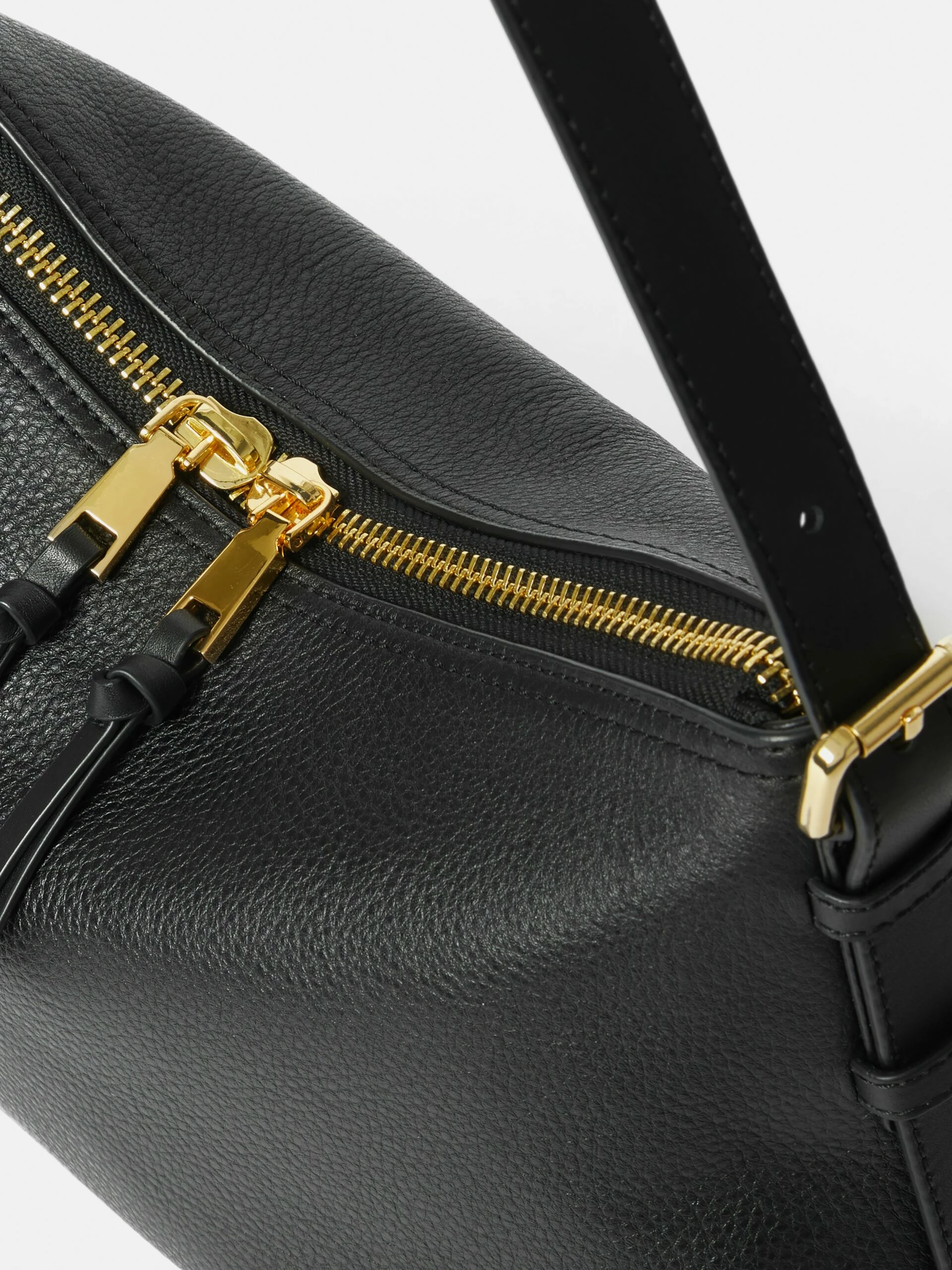 Trafalgar Leather Shoulder Bag | Black 7 Trafalgar Leather Shoulder Bag | Black - Image 7