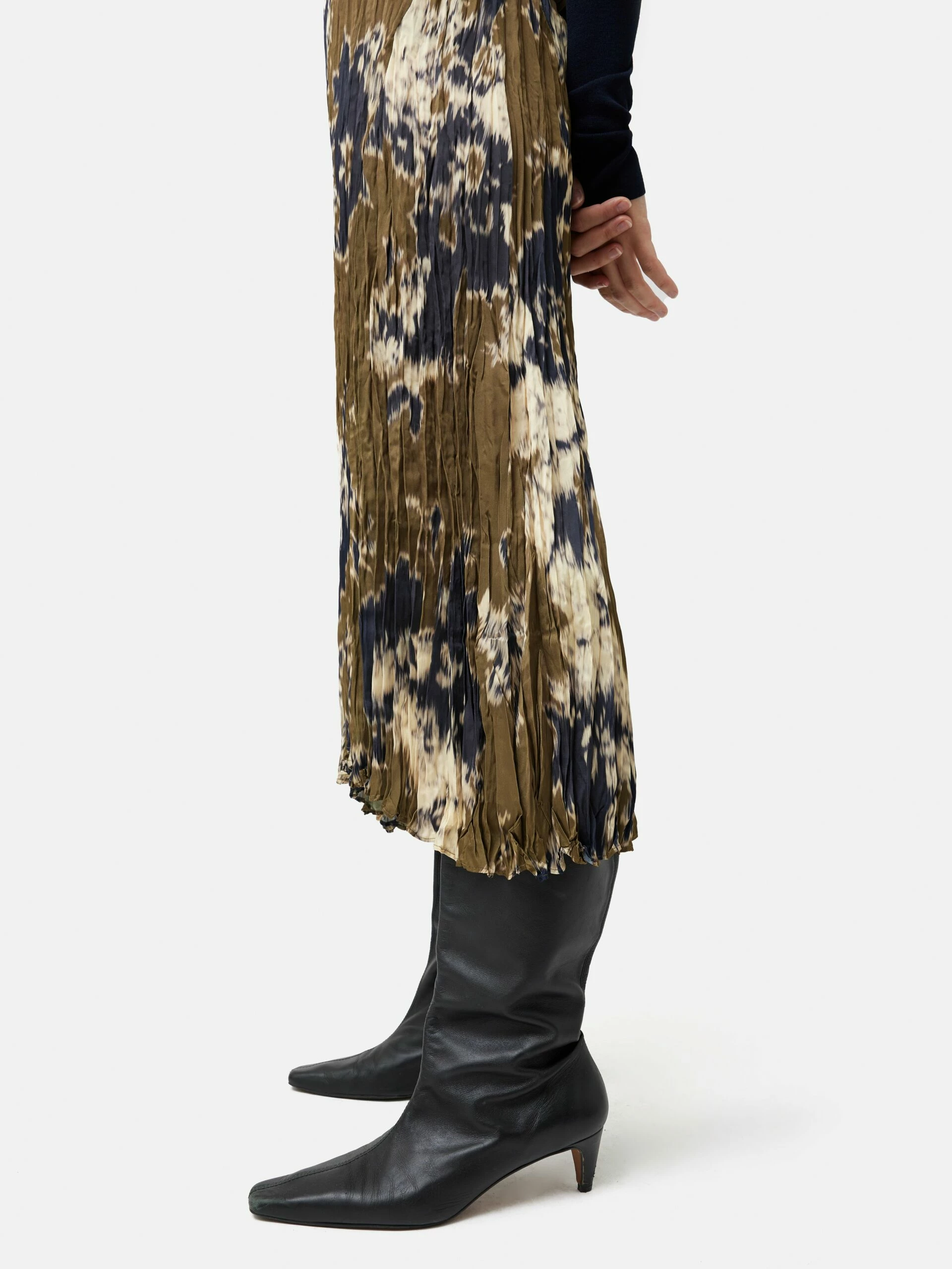 Glitched Ikat Crinkled Skirt | Green 4 Glitched Ikat Crinkled Skirt | Green - Image 4