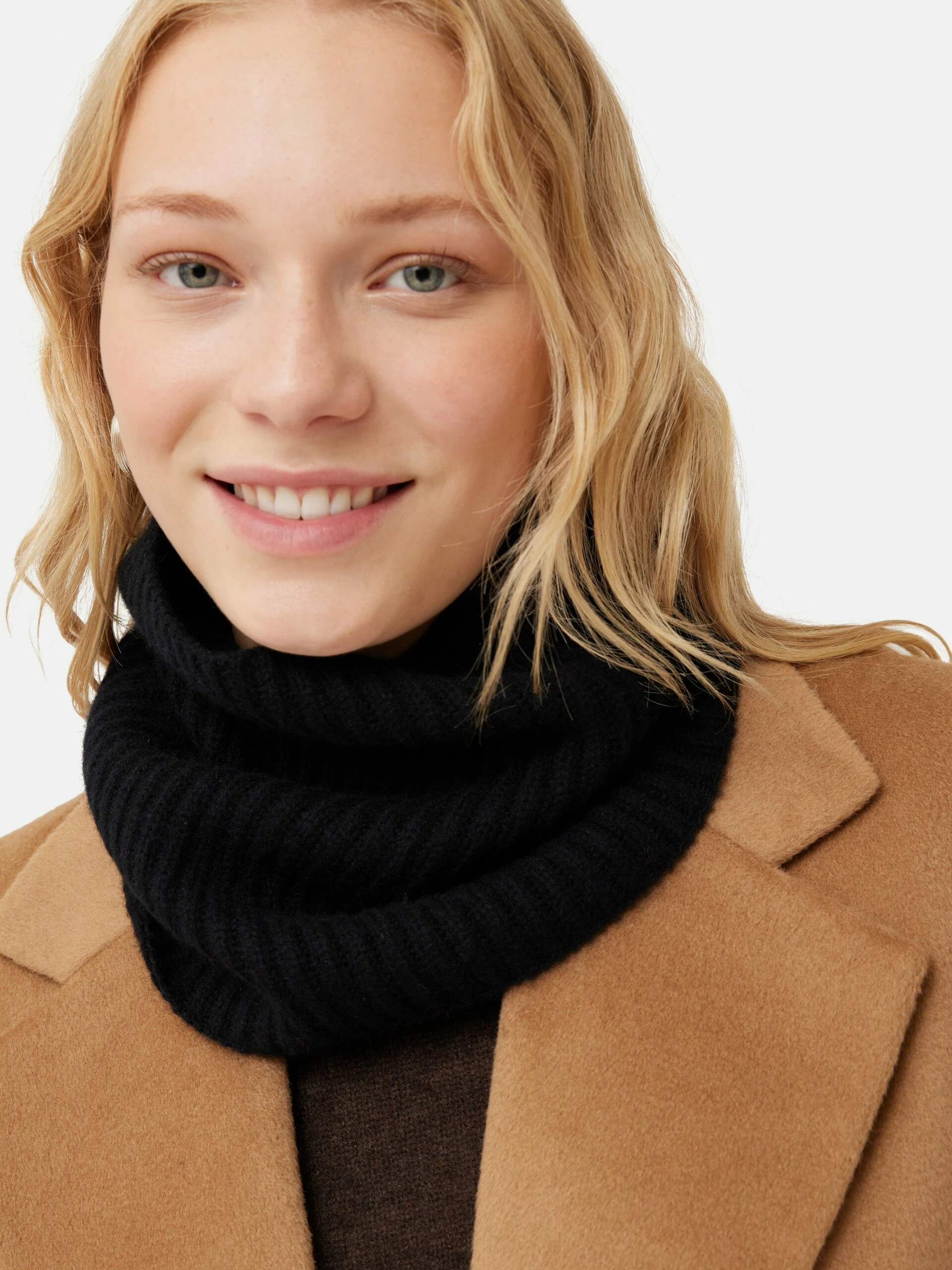 Wool Cashmere Blend Snood | Black 1 Wool Cashmere Blend Snood | Black